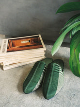 Load image into Gallery viewer, Men's Pēkäk Lounge Slippers - Iroko Green