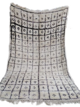 Load image into Gallery viewer, Vintage Beni Ourain Moroccan Rug 6'x10'