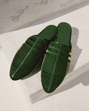 Load image into Gallery viewer, Women's Pēkäk Lounge Slippers - Iroko Green