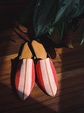 Load image into Gallery viewer, Pēkäk Slippers - Prism Rose
